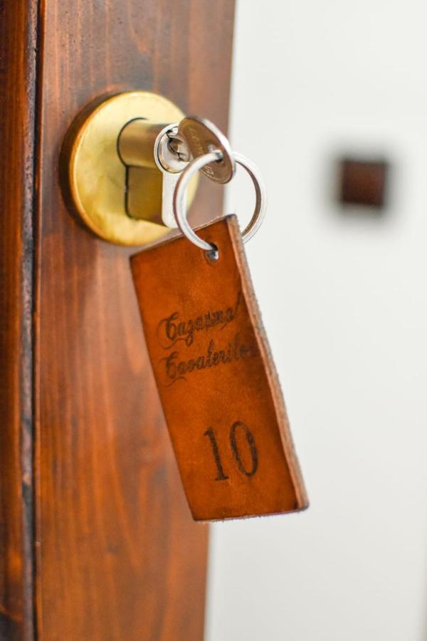 Cazarma Cavalerilor Bed and Breakfast Câmpulung Buitenkant foto