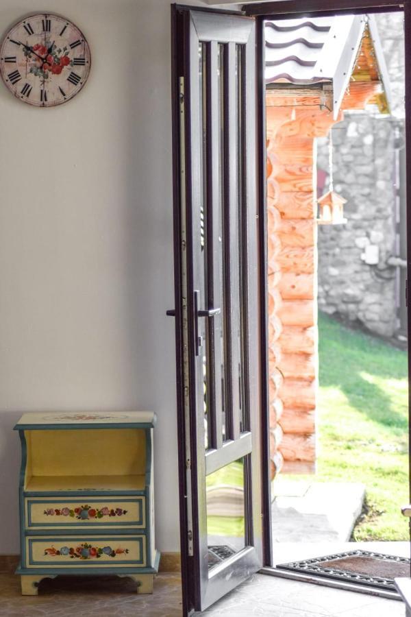 Cazarma Cavalerilor Bed and Breakfast Câmpulung Buitenkant foto